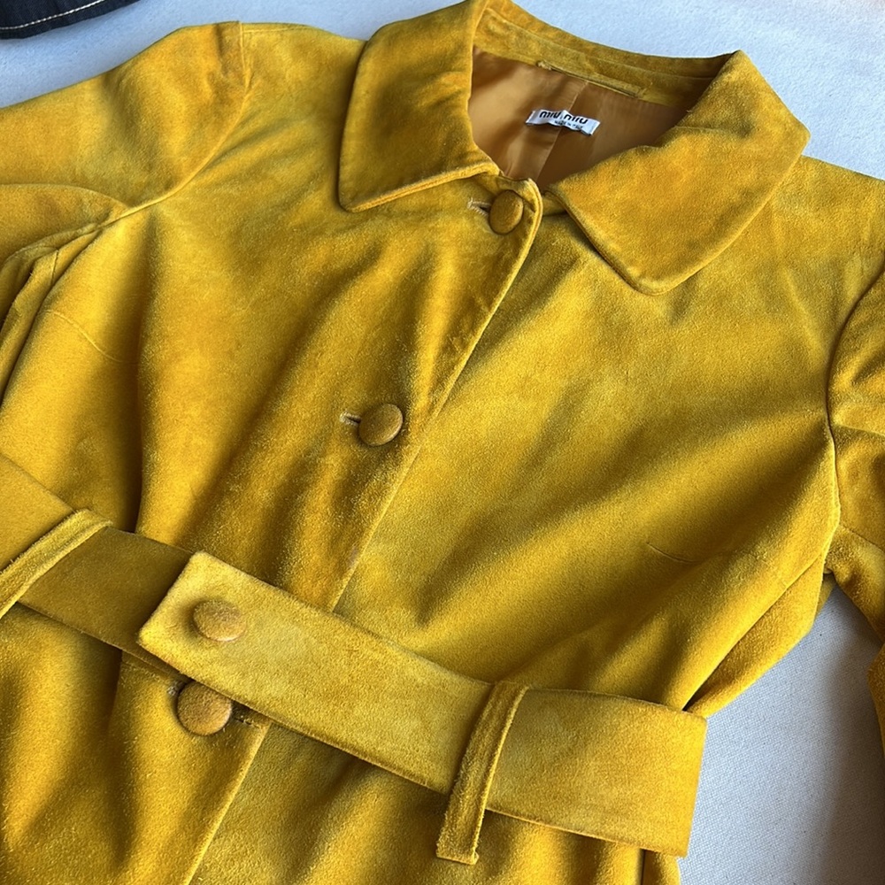 Authentic vintage Miu Miu yellow Suede Coat. Made in Italy Size (38) XS
